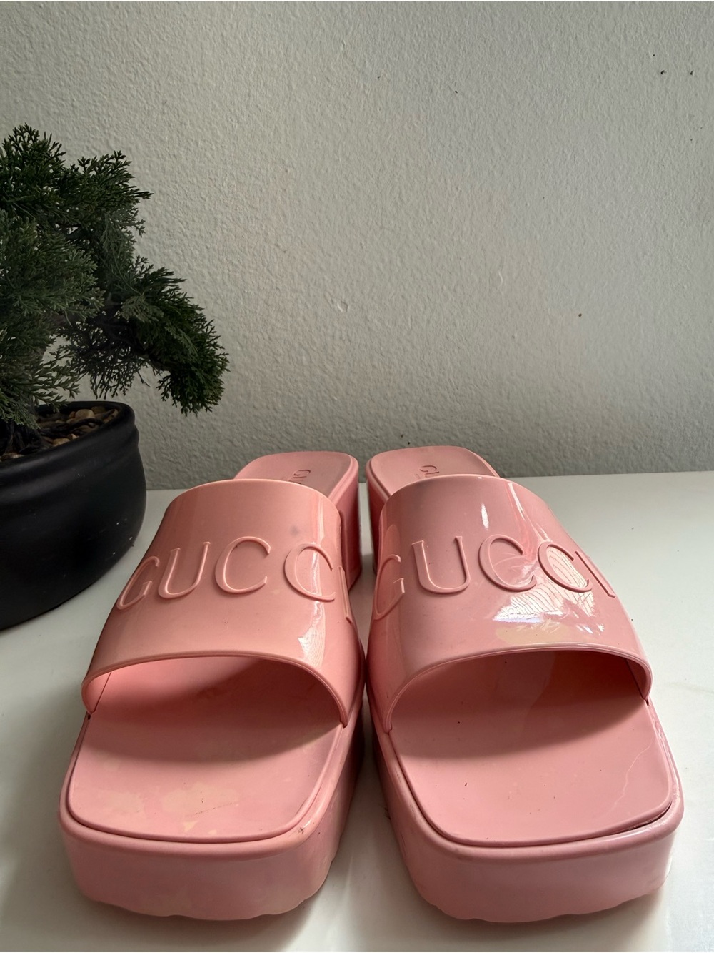 Gucci Rubber size 7 Pink Platform Slide Sandals with Embossed Logo Strap - Picture 2 of 15